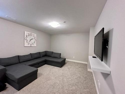 151-8800 Dallas Drive, Kamloops, BC - Indoor Photo Showing Living Room