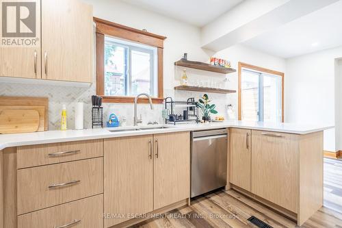 266 Stinson Cres, Hamilton, ON - Indoor Photo Showing Kitchen With Double Sink
