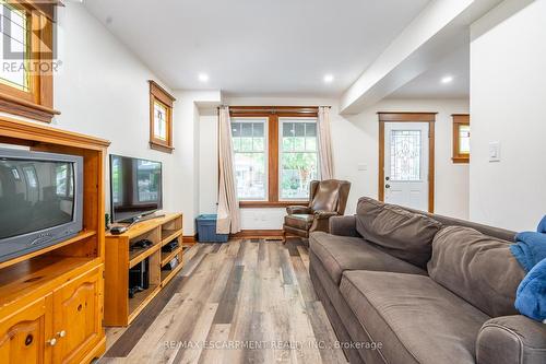 266 Stinson Cres, Hamilton, ON - Indoor Photo Showing Living Room