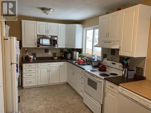 5411 W 54 Avenue, Fort Nelson, BC - Indoor Photo Showing Kitchen With Double Sink