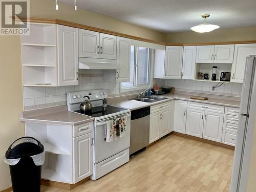 5411 W 54 Avenue, Fort Nelson, BC - Indoor Photo Showing Kitchen With Double Sink