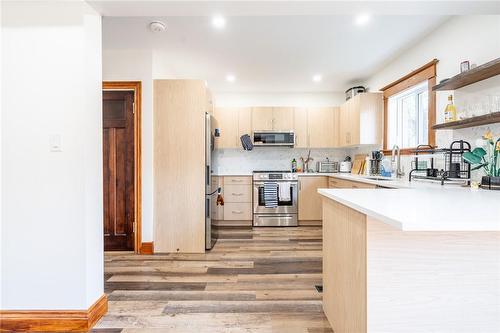 266 Stinson Crescent, Hamilton, ON - Indoor Photo Showing Kitchen With Stainless Steel Kitchen