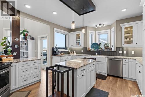 446 Saskatchewan Road, Sarilia Country Estates, SK - Indoor Photo Showing Kitchen With Upgraded Kitchen