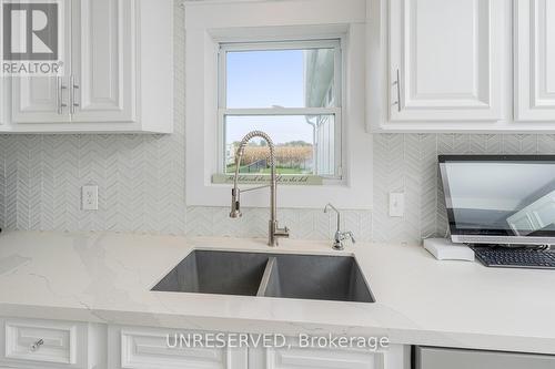 1076 Brussels Line, Howick, ON - Indoor Photo Showing Kitchen