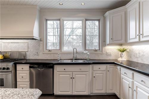 3059 Woodland Park Drive, Burlington, ON - Indoor Photo Showing Kitchen