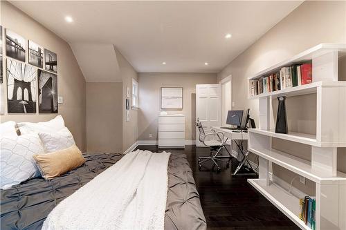 3059 Woodland Park Drive, Burlington, ON - Indoor Photo Showing Bedroom