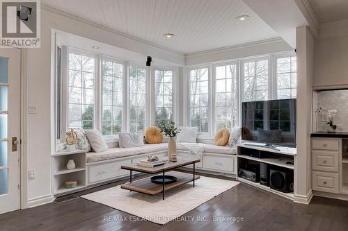 3059 Woodland Park Drive, Burlington, ON - Indoor Photo Showing Living Room