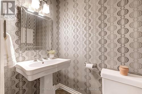 3059 Woodland Park Drive, Burlington, ON - Indoor Photo Showing Bathroom