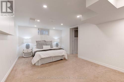 3059 Woodland Park Drive, Burlington, ON - Indoor Photo Showing Bedroom