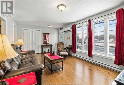 500 Champlain St, Dieppe, NB - Indoor Photo Showing Living Room