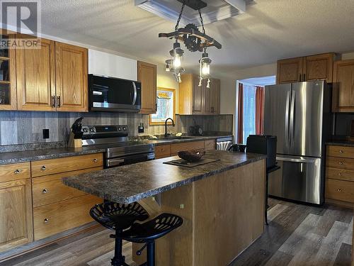 5264 43 Street, Fort Nelson, BC - Indoor Photo Showing Kitchen