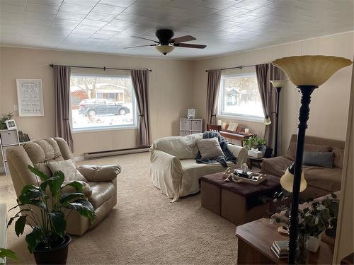 247 Aspen Street W, Oak Lake, MB - Indoor Photo Showing Living Room