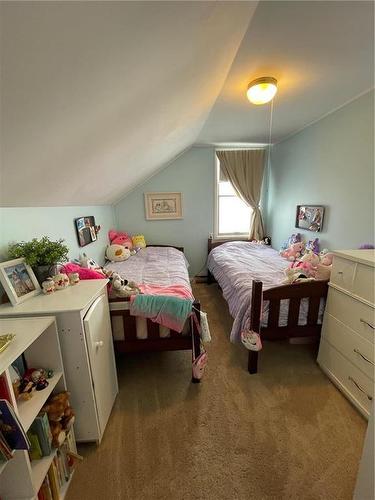 247 Aspen Street W, Oak Lake, MB - Indoor Photo Showing Bedroom