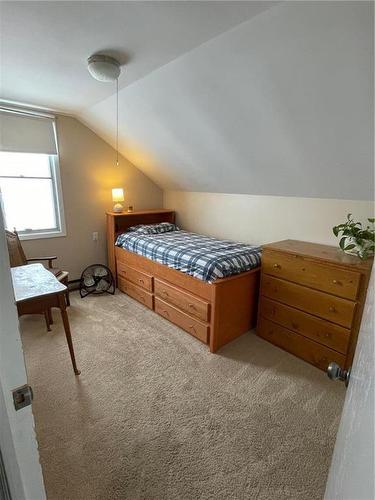 247 Aspen Street W, Oak Lake, MB - Indoor Photo Showing Bedroom