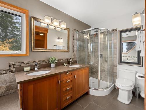 1869 Fern Rd, Courtenay, BC - Indoor Photo Showing Bathroom