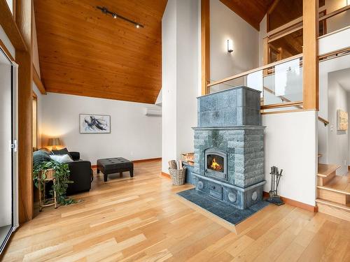 1869 Fern Rd, Courtenay, BC - Indoor Photo Showing Other Room With Fireplace