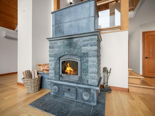 1869 Fern Rd, Courtenay, BC - Indoor With Fireplace