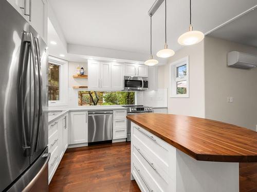 1869 Fern Rd, Courtenay, BC - Indoor Photo Showing Kitchen With Upgraded Kitchen