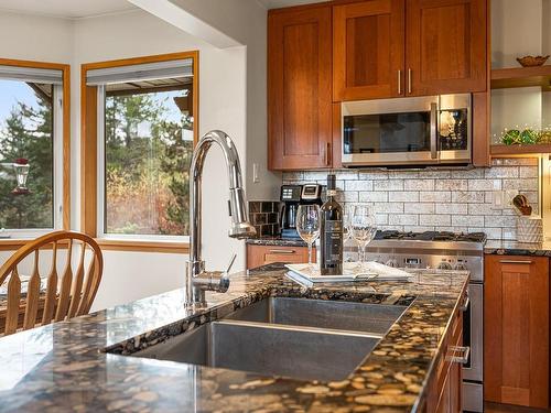 1869 Fern Rd, Courtenay, BC - Indoor Photo Showing Kitchen With Double Sink