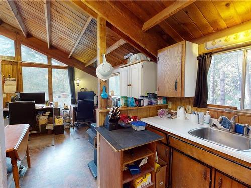 984 Descanso Valley Dr, Gabriola Island, BC - Indoor Photo Showing Kitchen With Double Sink