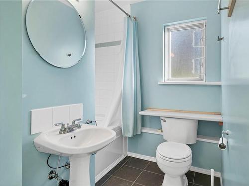 5-620 Helanton Rd, Quadra Island, BC - Indoor Photo Showing Bathroom