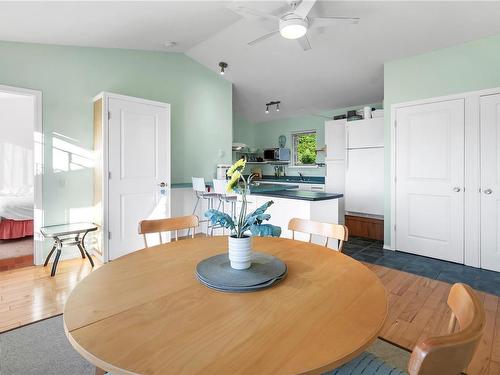 5-620 Helanton Rd, Quadra Island, BC - Indoor Photo Showing Dining Room