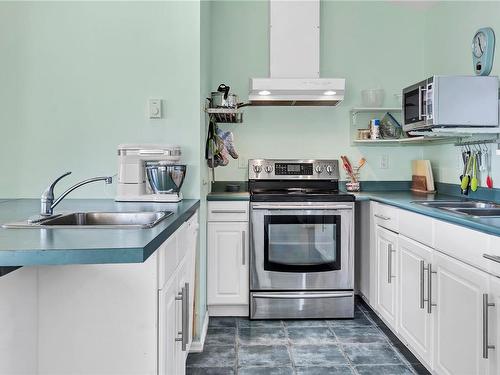 5-620 Helanton Rd, Quadra Island, BC - Indoor Photo Showing Kitchen With Double Sink