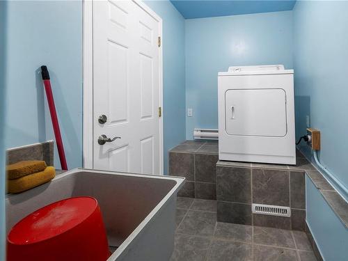 5-620 Helanton Rd, Quadra Island, BC - Indoor Photo Showing Laundry Room