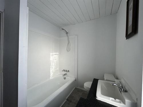 220 Second Street, Rainy River, ON - Indoor Photo Showing Bathroom