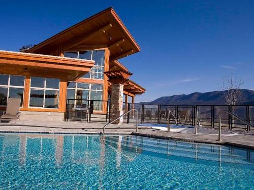 33-130 Colebrook Rd, Kamloops, BC - Outdoor With In Ground Pool