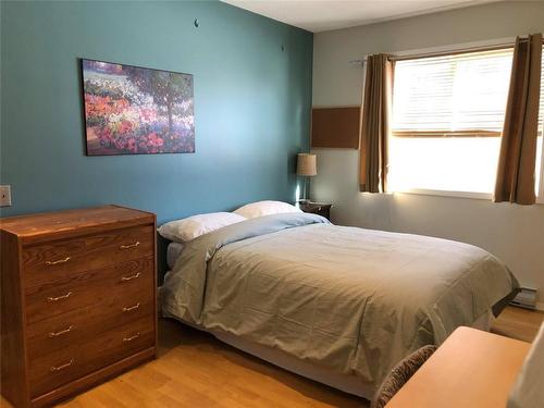 416 Leach Street, Revelstoke, BC - Indoor Photo Showing Bedroom