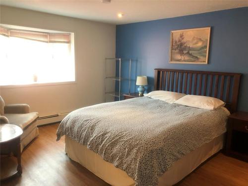 416 Leach Street, Revelstoke, BC - Indoor Photo Showing Bedroom