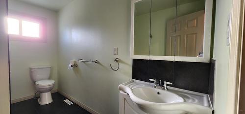 8215 Old Waneta Road, Trail, BC - Indoor Photo Showing Bathroom