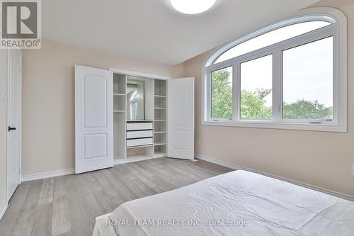 2 Gleave Crt, Aurora, ON - Indoor Photo Showing Bedroom