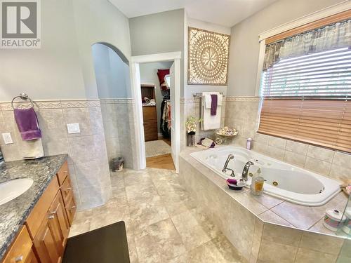 733 Golden Currant Road, Oliver, BC - Indoor Photo Showing Bathroom