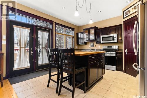2830 Regina Avenue, Regina, SK - Indoor Photo Showing Kitchen With Double Sink