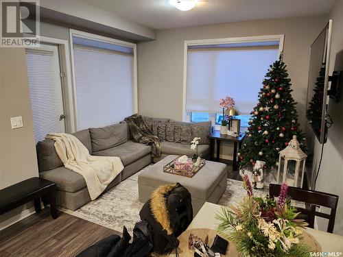122 225 Maningas Bend, Saskatoon, SK - Indoor Photo Showing Living Room