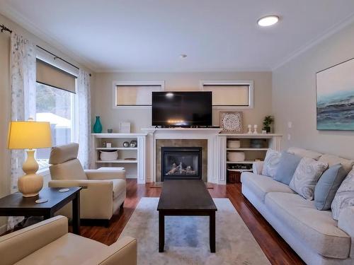 864 Small Court, Kelowna, BC - Indoor Photo Showing Living Room With Fireplace