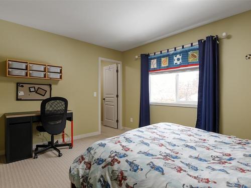 864 Small Court, Kelowna, BC - Indoor Photo Showing Bedroom
