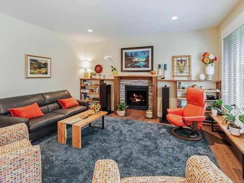 108 Linmark Way, Nanaimo, BC - Indoor Photo Showing Living Room With Fireplace