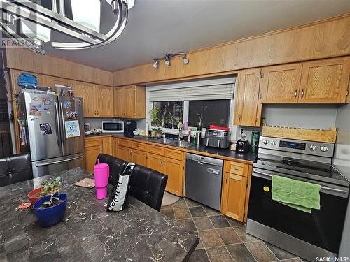 123 Burke Crescent, Swift Current, SK - Indoor Photo Showing Kitchen With Double Sink