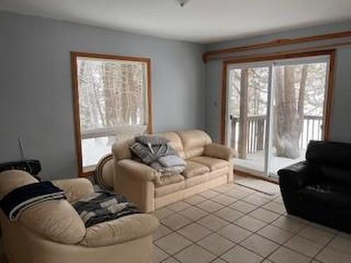 1130 Bull Lake Road, Arden, ON - Indoor Photo Showing Living Room