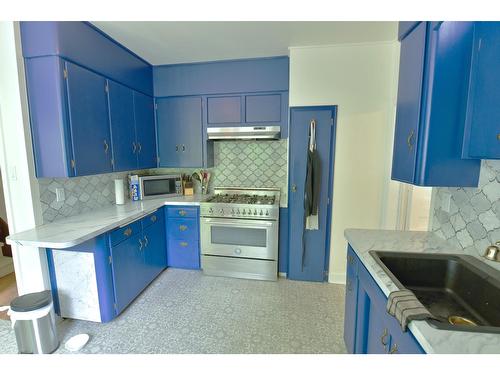 306 Silica Street, Nelson, BC - Indoor Photo Showing Kitchen