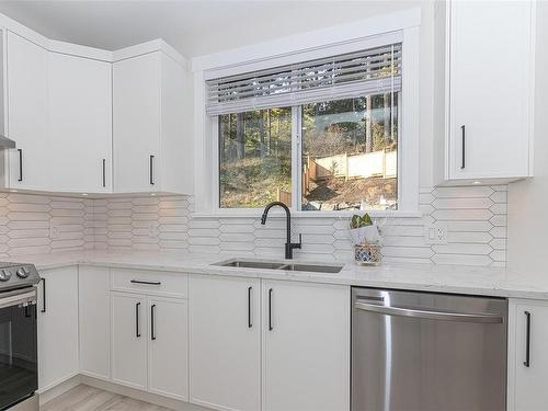 3481 Trumpeter St, Colwood, BC - Indoor Photo Showing Kitchen With Double Sink With Upgraded Kitchen