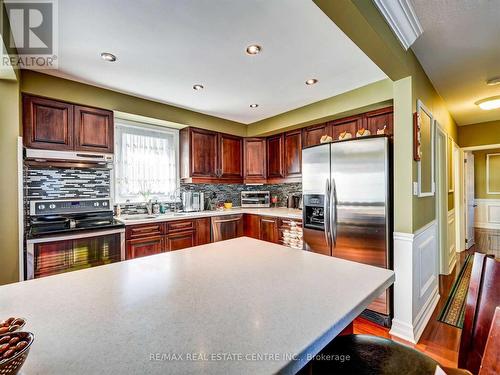 2518 Stillmeadow Rd, Mississauga, ON - Indoor Photo Showing Kitchen With Double Sink