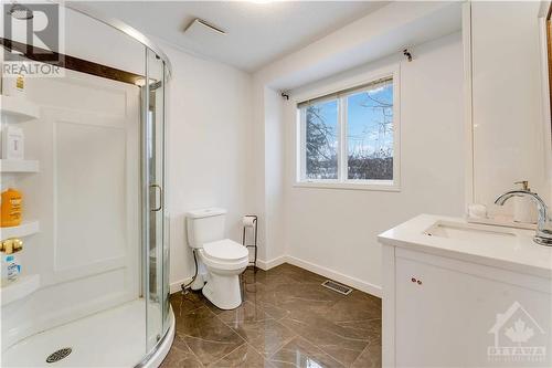Main Level Bathroom - 2 Barnaby Private, Ottawa, ON - Indoor Photo Showing Bathroom