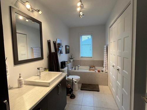 Salle de bains - 150 6E Avenue, Saint-Zotique, QC - Indoor Photo Showing Bathroom