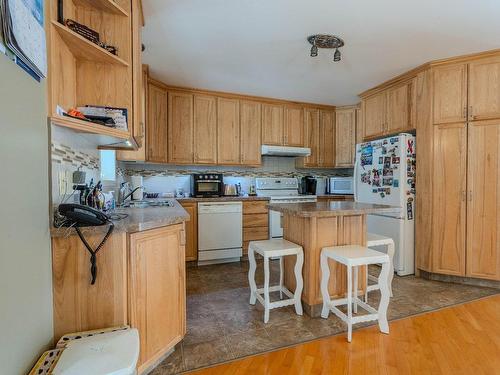 Cuisine - 684Z 8E Rang, Saint-Théodore-D'Acton, QC - Indoor Photo Showing Kitchen