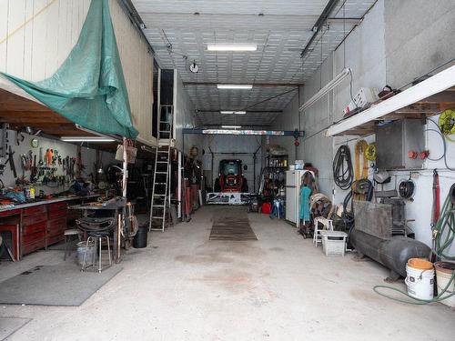 Garage - 684Z 8E Rang, Saint-Théodore-D'Acton, QC - Indoor Photo Showing Garage