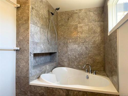 67-7337 Klakish Pl, Port Hardy, BC - Indoor Photo Showing Bathroom